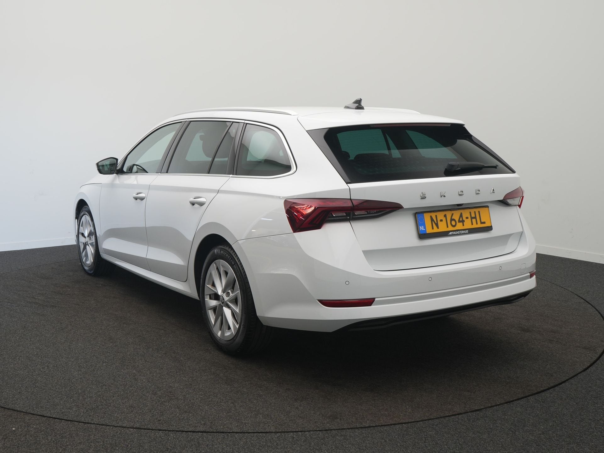 Skoda Octavia Combi 1.0 e-TSI Business Edition Plus - RIJKLA, Auto's, 12 maanden, Stof, Gebruikt, Overige brandstoffen