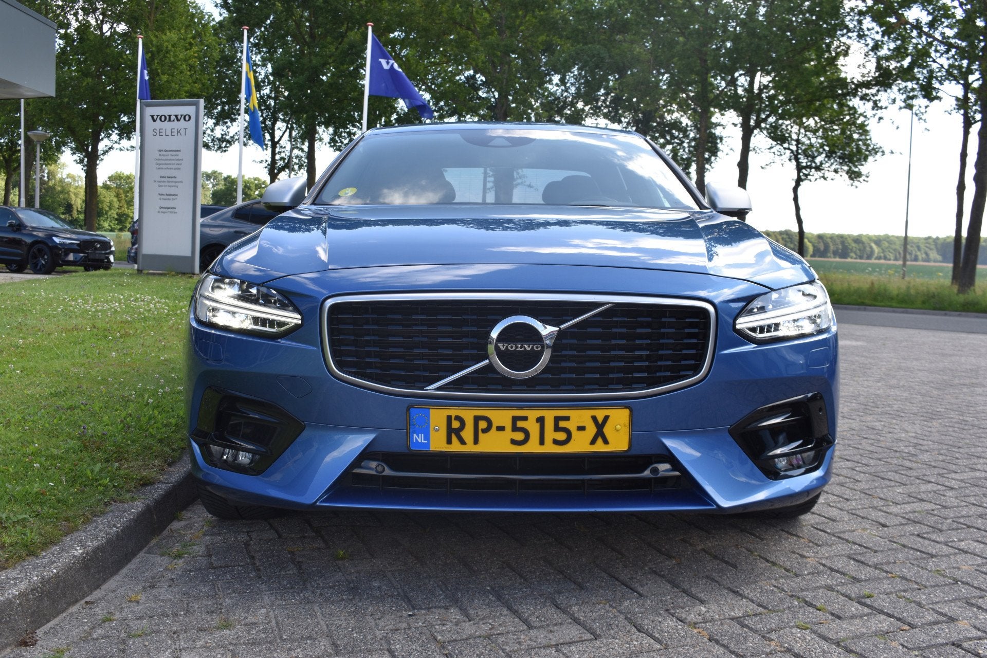 Volvo S90 D3 150PK Automaat R-Design | BLIS | Adapt. Cruise., Auto's, 4 cilinders, Blauw, 23 km/l, Origineel Nederlands