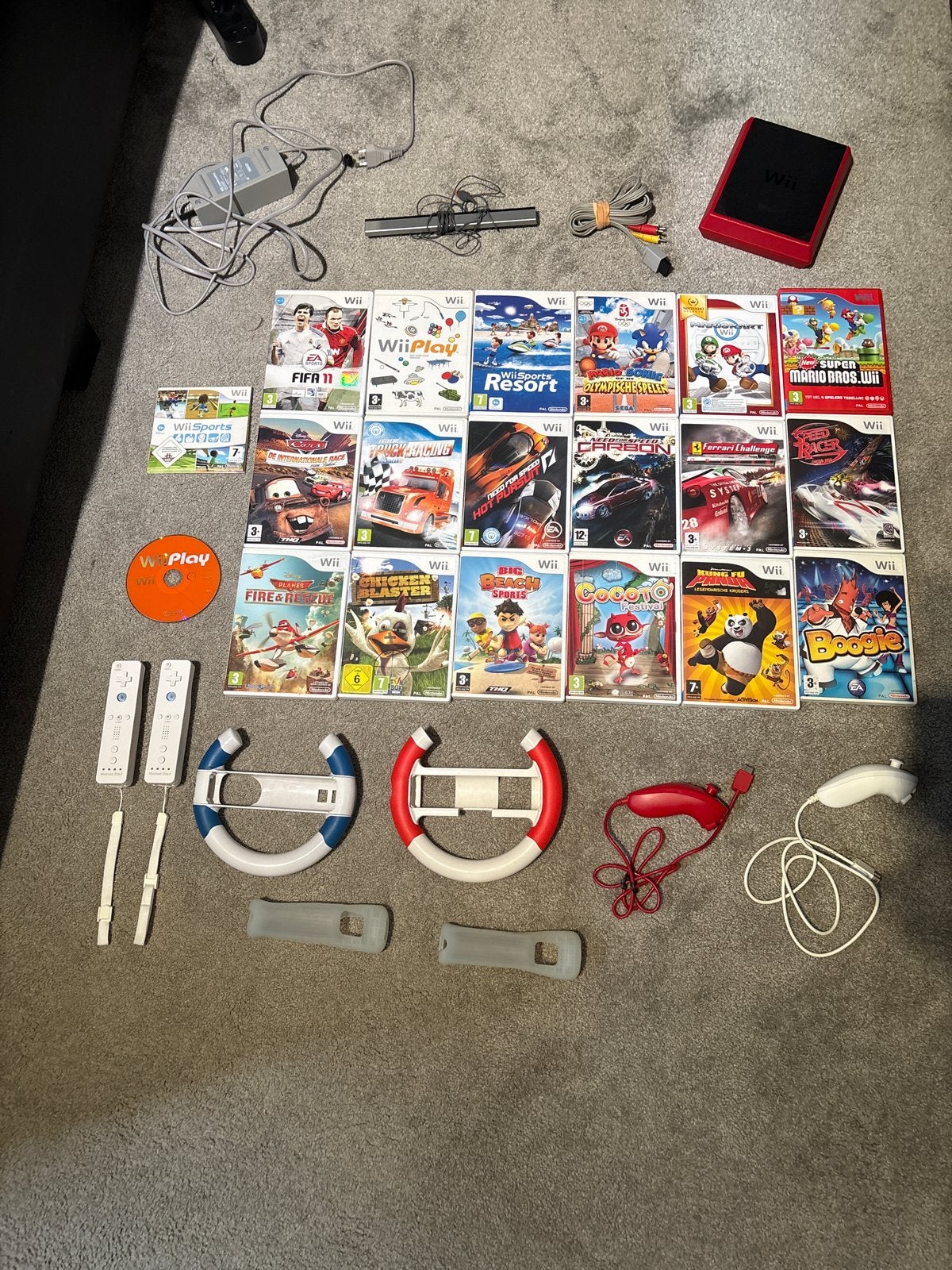 Wii Console Rood met 20 Spellen en Accessoire, Spelcomputers en Games, Spelcomputers | Nintendo Wii, Ophalen of Verzenden, Zo goed als nieuw
