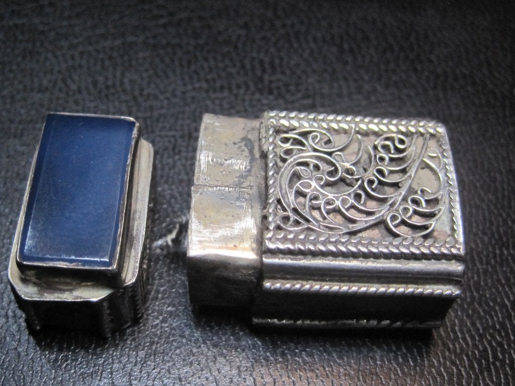 Antiek pillendoosje zilver 925 met blauw steen, Ophalen, Zilver