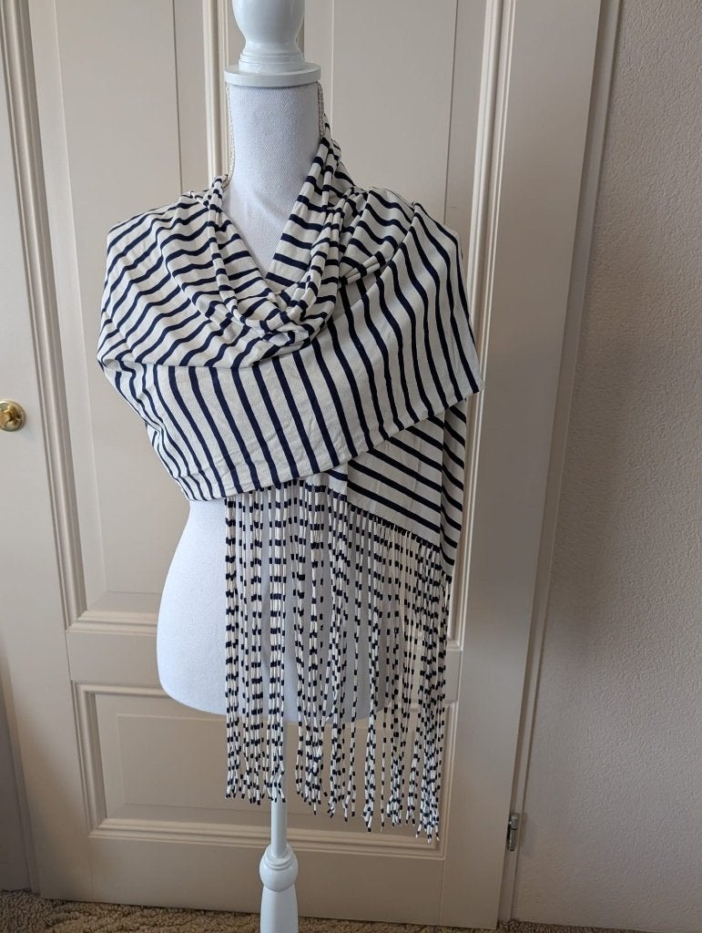 Sjaal, Studio Anneloes, wit en blauw met franje, Kleding | Dames, Studio Anneloes, Maat 46/48 (XL) of groter, Ophalen of Verzenden