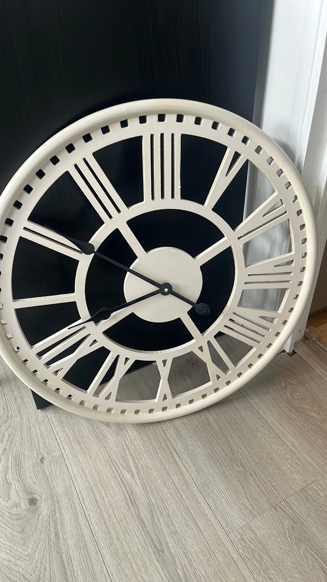 Grote moderne klok creme, 60 cm, Ophalen, Zo goed als nieuw, Wandklok