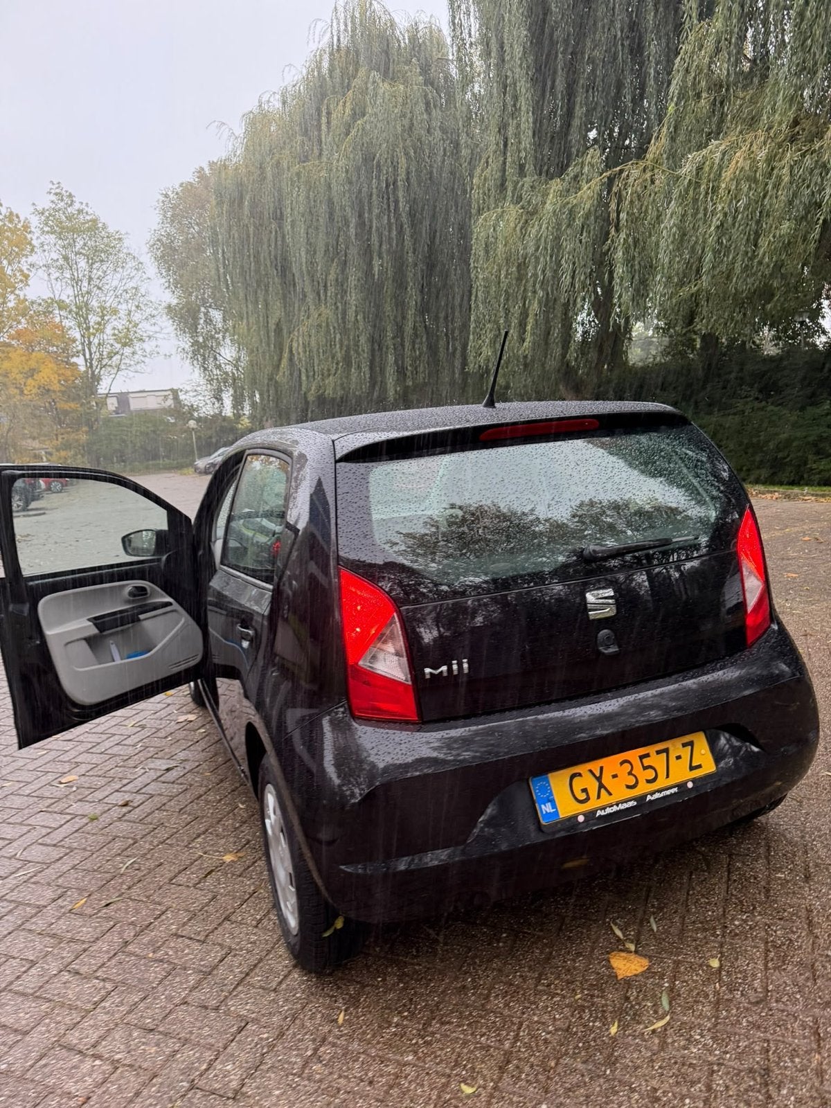 Seat Mii 1.0 44KW 5D 2014 Zwart, Auto's, Voorwielaandrijving, Mii, Zwart, Handgeschakeld