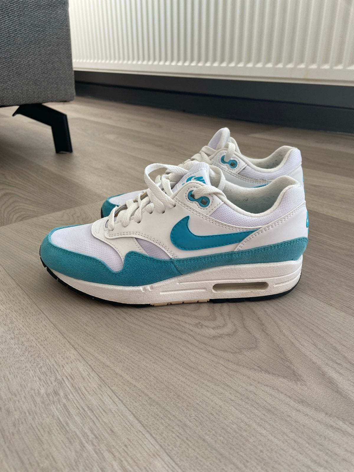 Nike Air Max 1 sneakers - Wit/Turquoise, Ophalen of Verzenden, Zo goed als nieuw, Wit, Sneakers of Gympen
