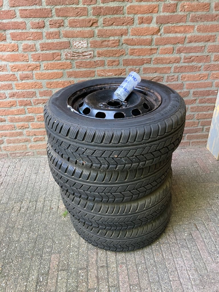 Winterbanden met stalen velgen voor Volvo V40, Ophalen, Gebruikt, 15 inch, Banden en Velgen
