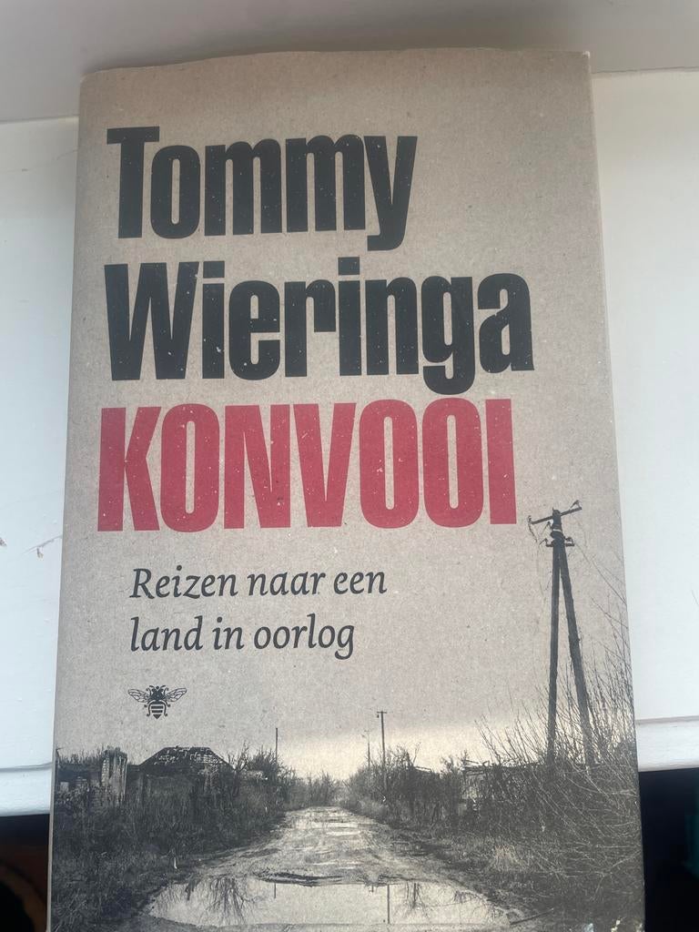 Tommy Wieringa - Konvooi: Reizen naar een land in oorlog, Ophalen of Verzenden, 1945 tot heden, Zo goed als nieuw, Overige onderwerpen