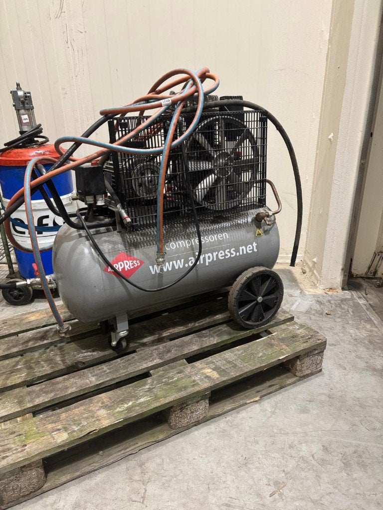 compressor, Doe-het-zelf en Verbouw, Ophalen, Gebruikt, 400 tot 800 liter/min, 10 bar of meer