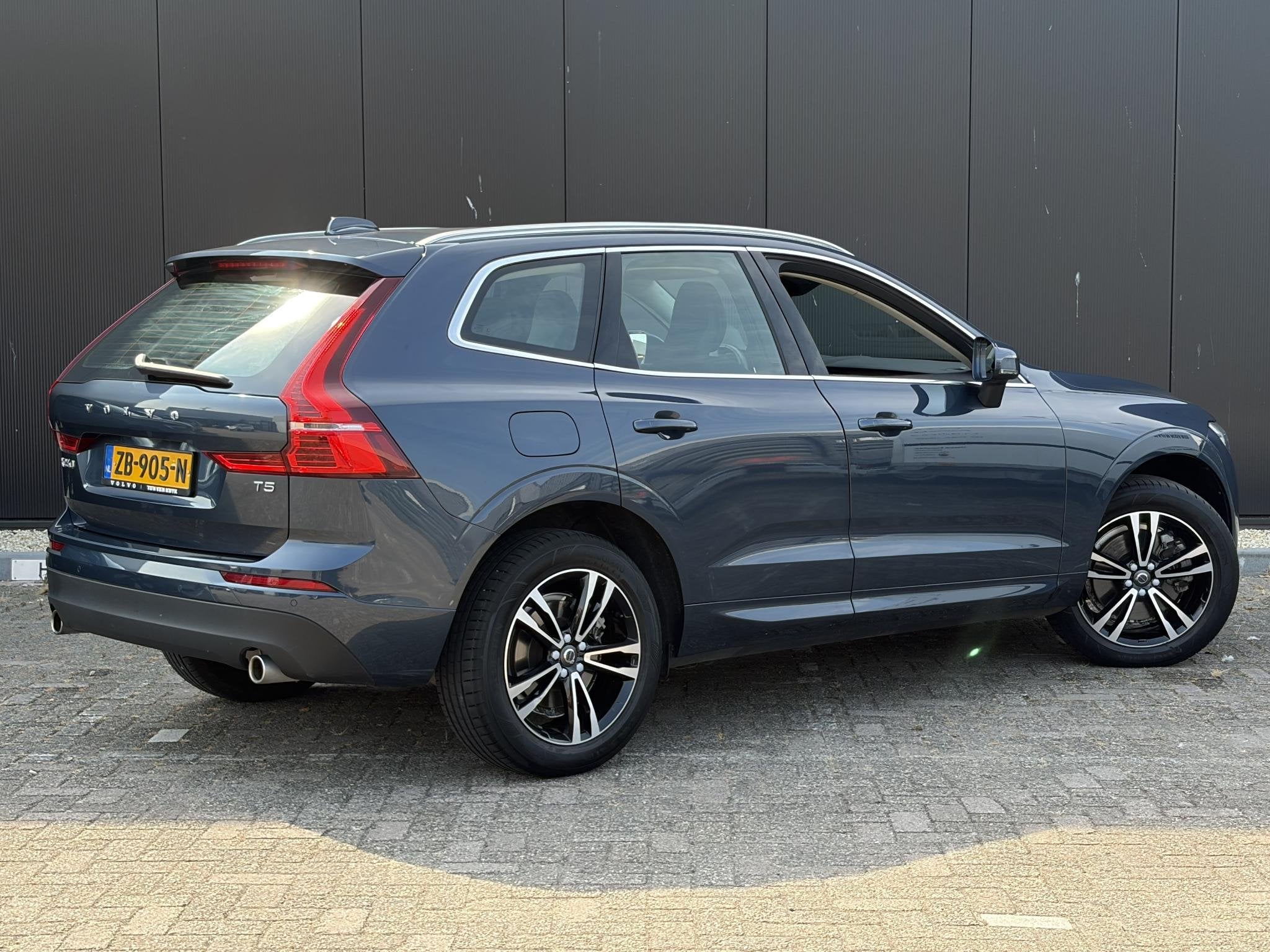 Volvo XC60 2.0 T5 Momentum Business pack/ trekhaak/ sport le, Gebruikt, Euro 6, 4 cilinders, 1969 cc