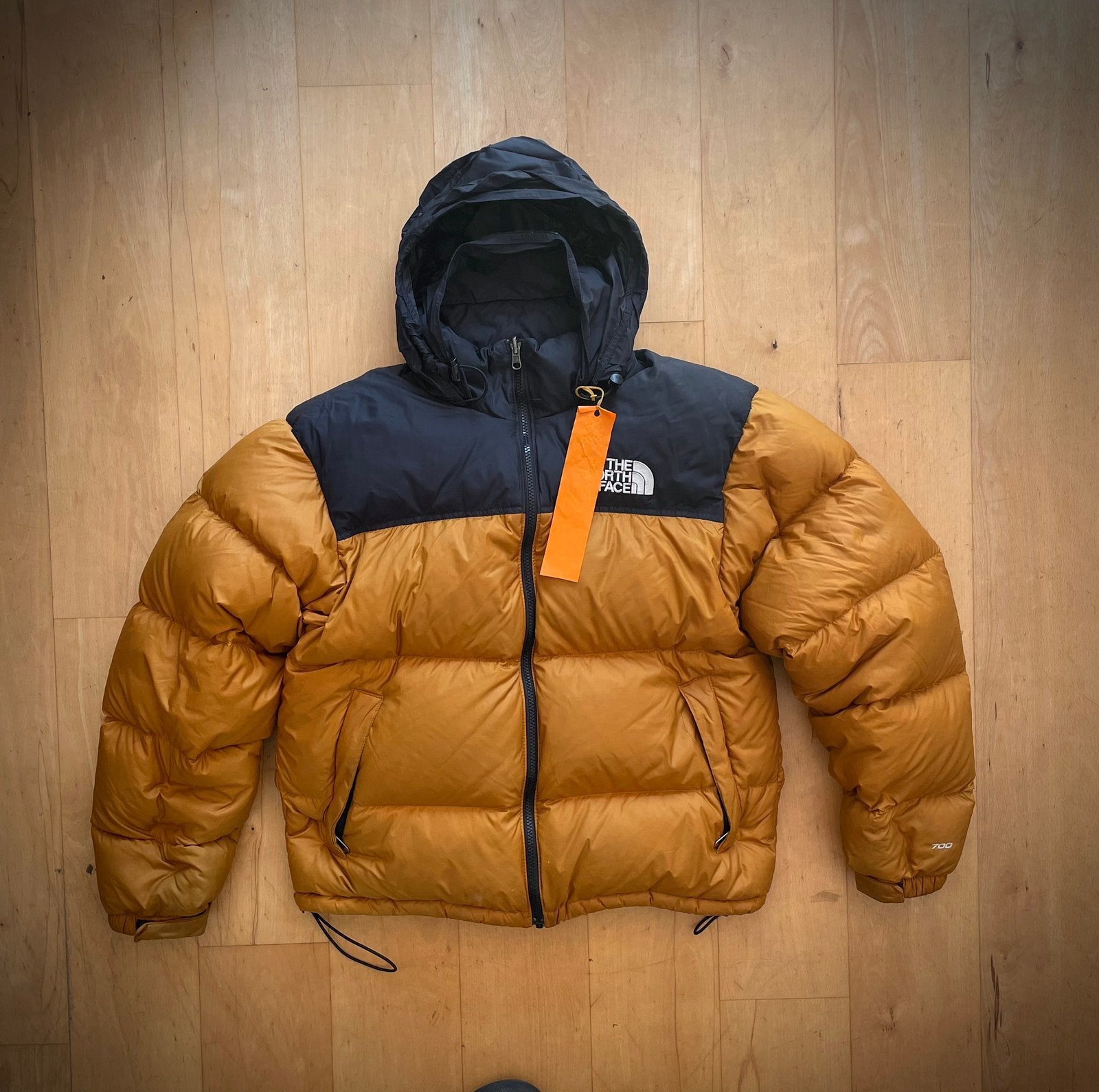 The North Face jack / jas 700 Retro Nuptse dons vulling M, Ophalen of Verzenden, Zo goed als nieuw, Maat 48/50 (M), Geel