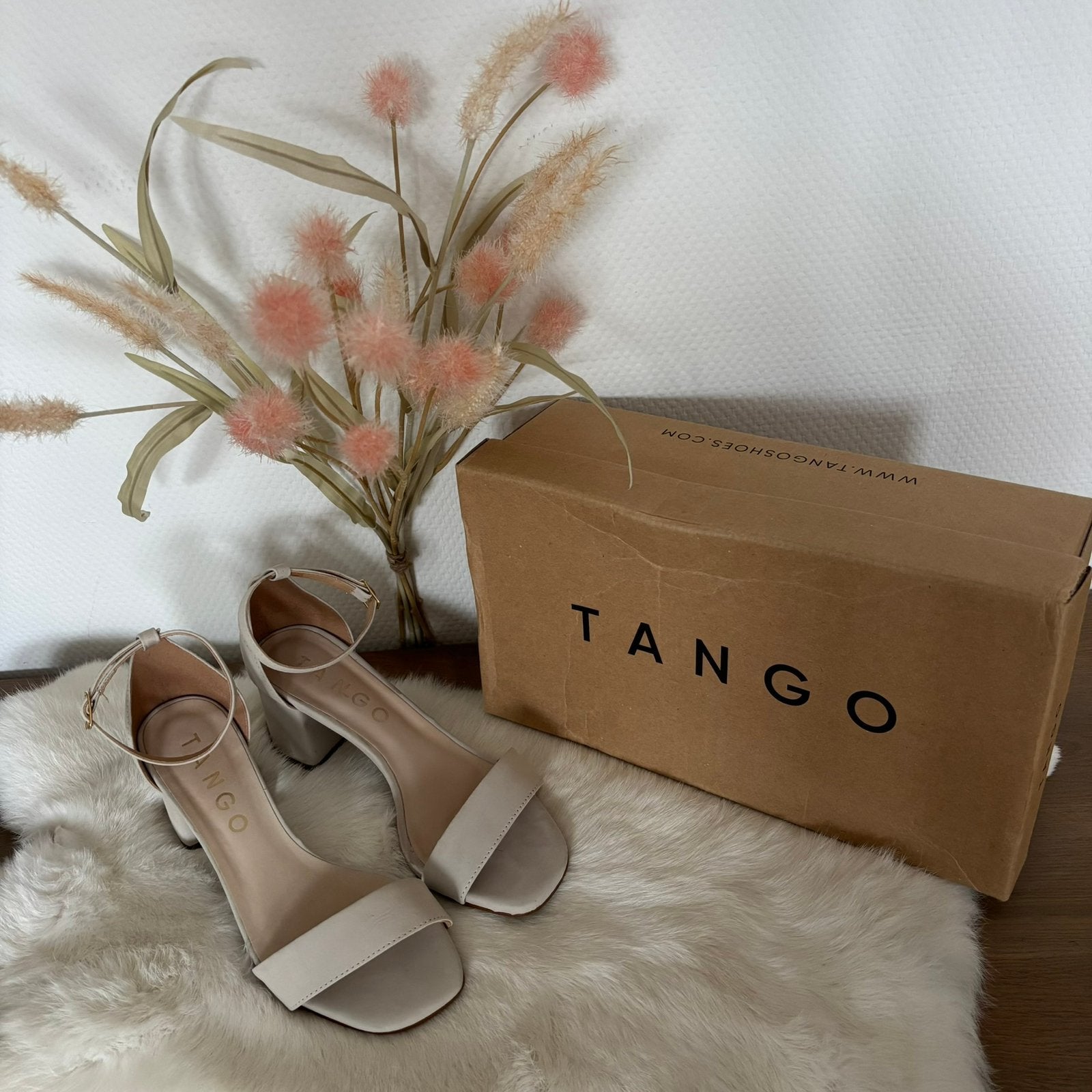 Tango schoenen dames 37, Schoenen met lage hakken, Beige, Nieuw, Ophalen of Verzenden