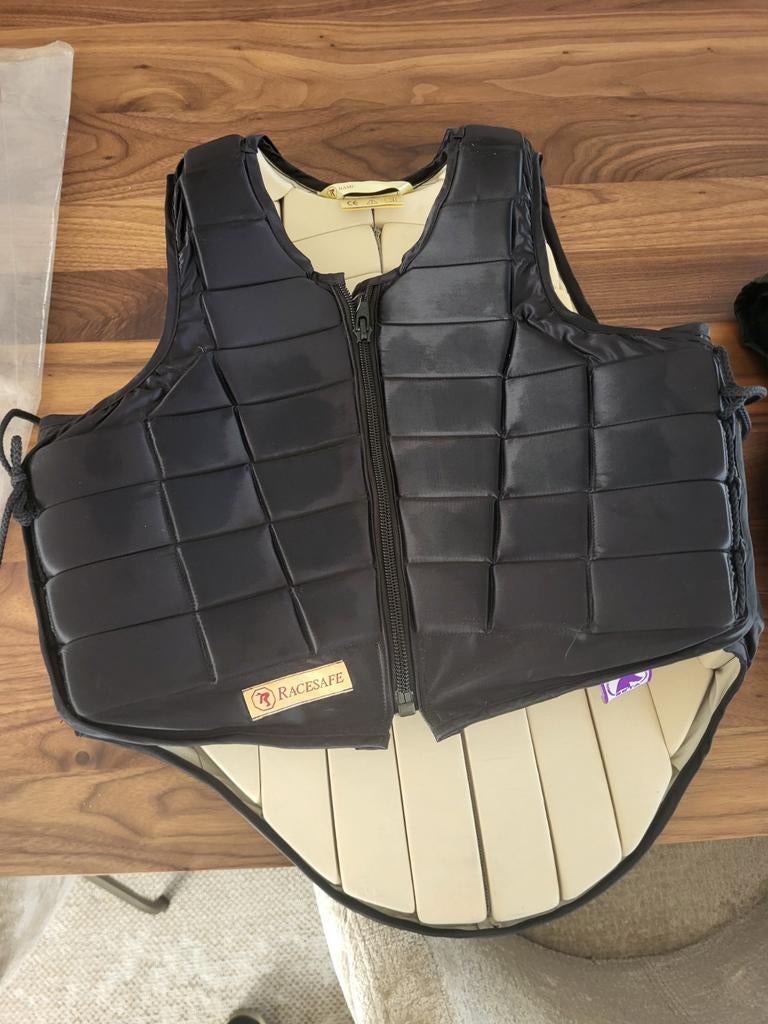 Racesafe Bodyprotector Maat M, Sport en Fitness, Ophalen