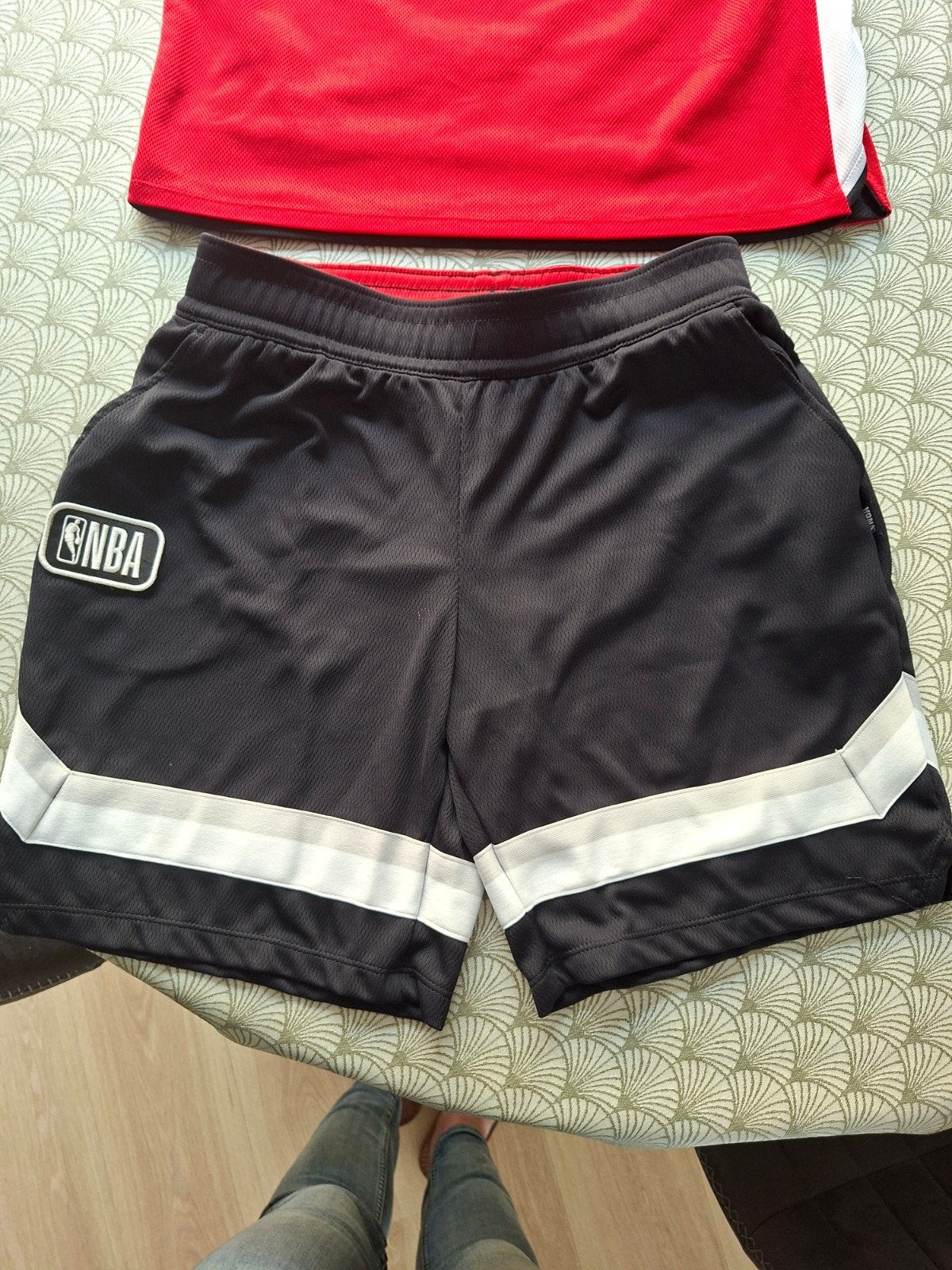 Basketbal tenue rood/zwart (13 jaar), Ophalen, Zo goed als nieuw, Kleding