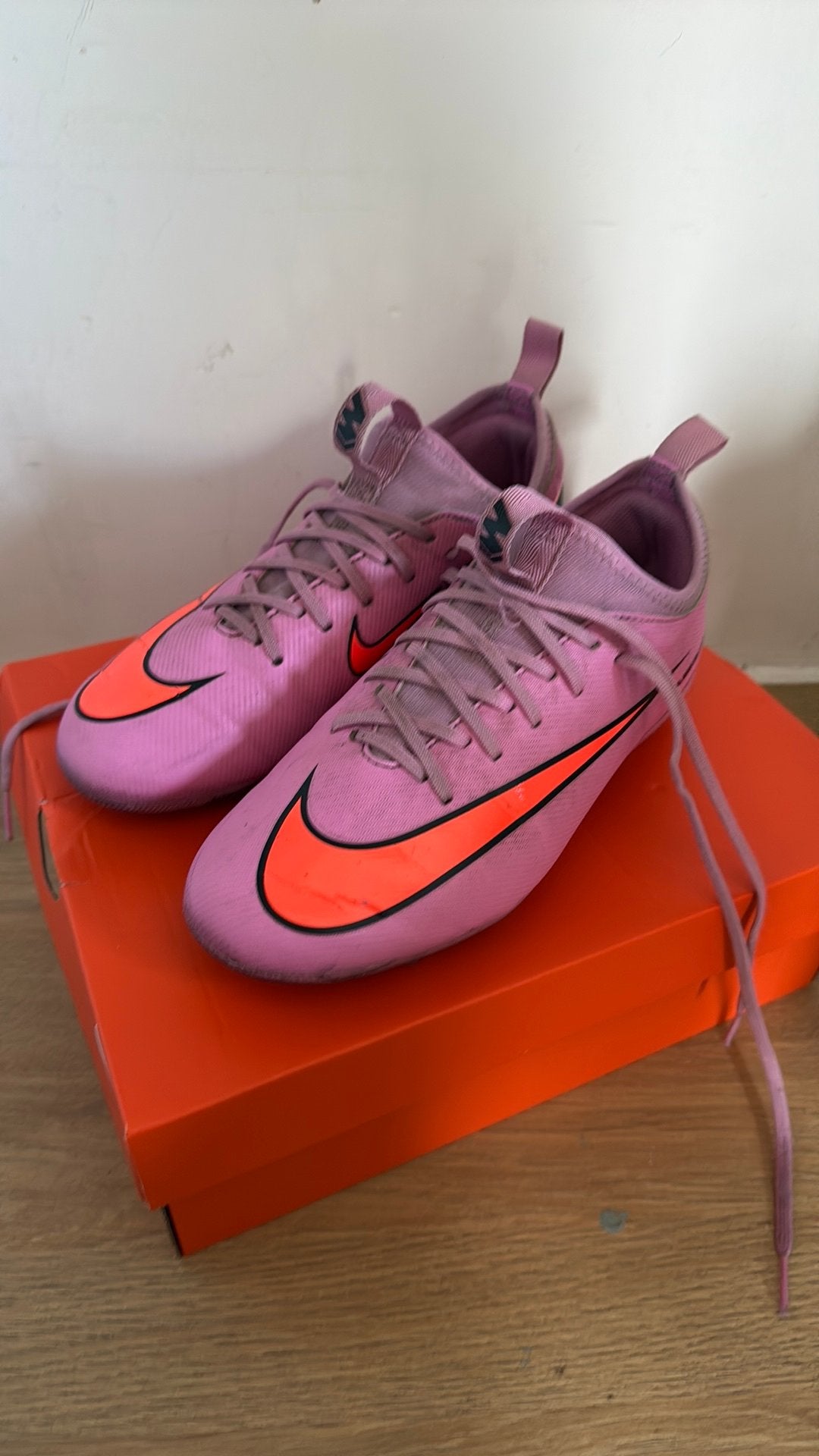 Nike voetbalschoenen maat 35,5 - één seizoen gebruikt, Maat XS of kleiner, Ophalen of Verzenden, Gebruikt, Schoenen