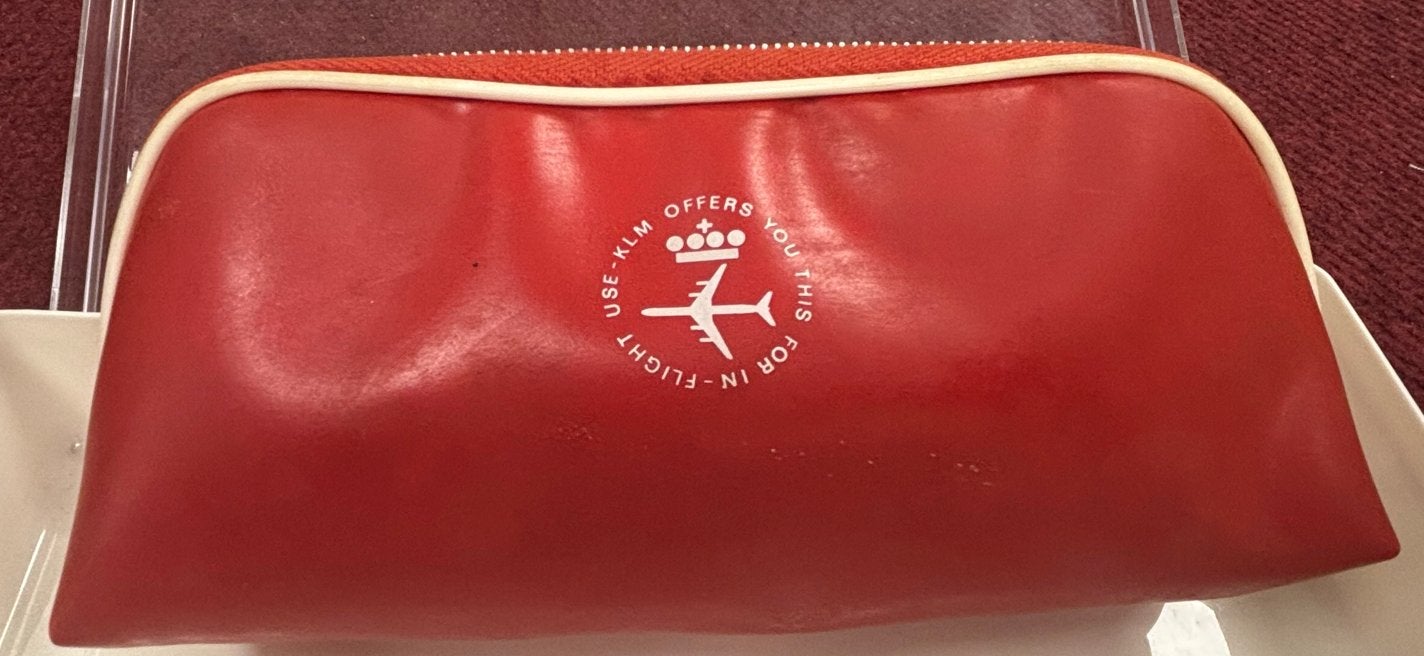 KLM In-flight etui rood - 19 x 8 cm, Verzamelen, Ophalen of Verzenden, Gebruikt