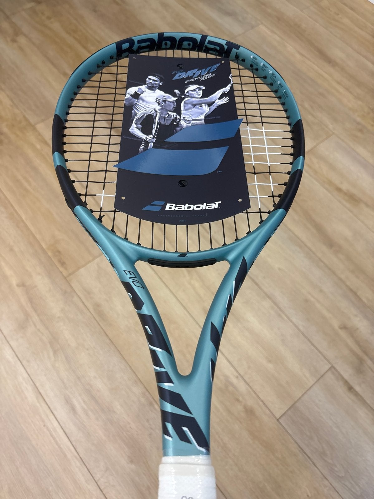 Babolat Evo Drive Tennisracket - Nieuwstaat, Sport en Fitness, Tennis, Nieuw, Ophalen of Verzenden, Racket, L3