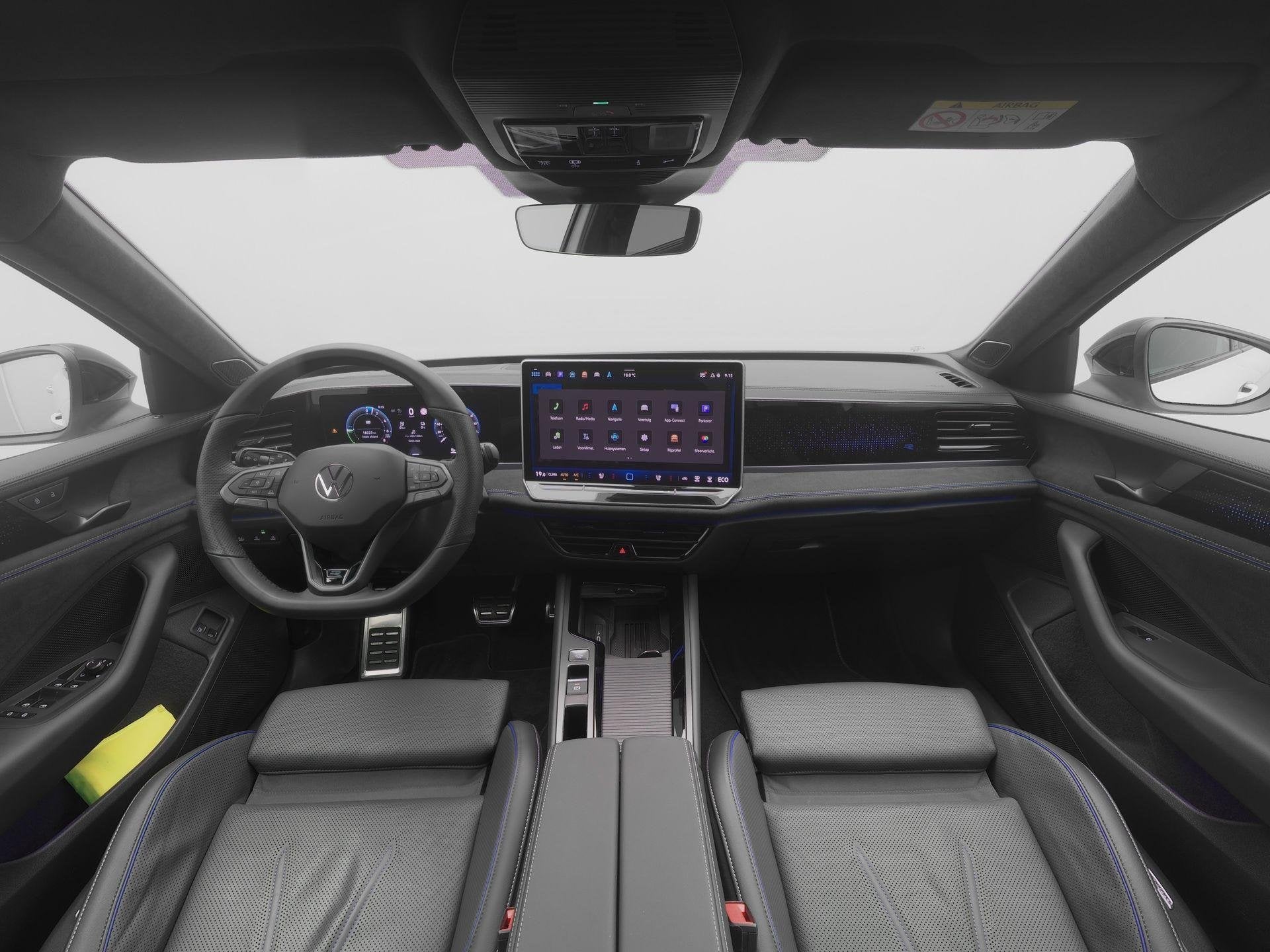 Volkswagen Passat Variant R-Line Edition 1.5 eHybrid 272 PK, 150 min, Hybride Elektrisch/Benzine, Verwarmde buitenspiegels, 177 pk