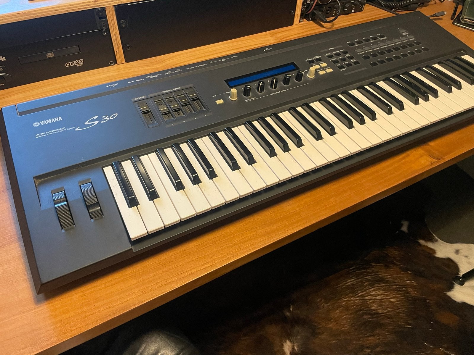 Yamaha S30 Synth (Made in Japan!) + Hoes, Pedaal, Muziek en Instrumenten, Ophalen, Yamaha, Met koffer of flightcase, 61 toetsen