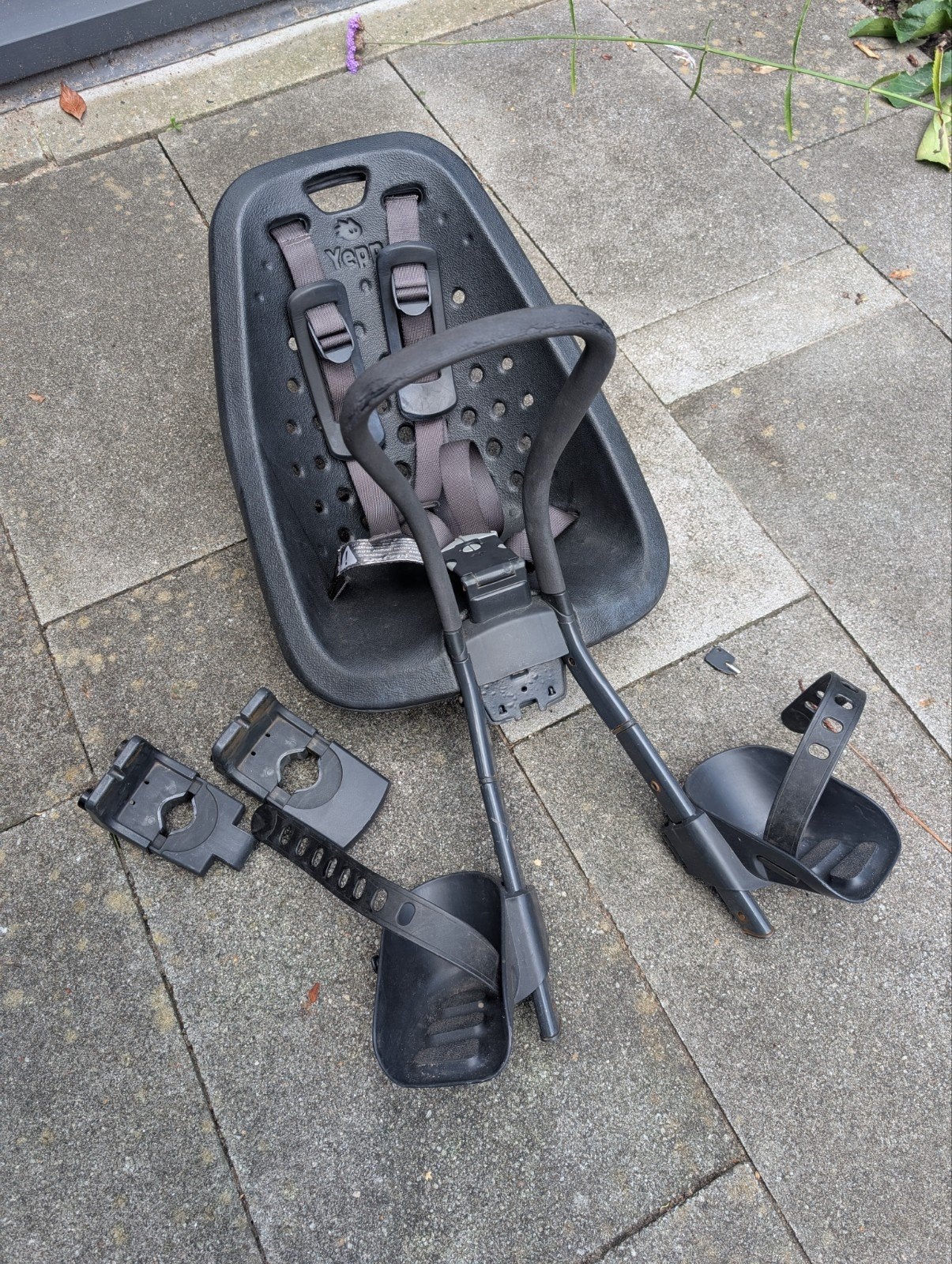Thule Yepp fietsstoeltje voor inclusief 2 adapters, Ophalen, Voorzitje, Thule Yepp, Gebruikt