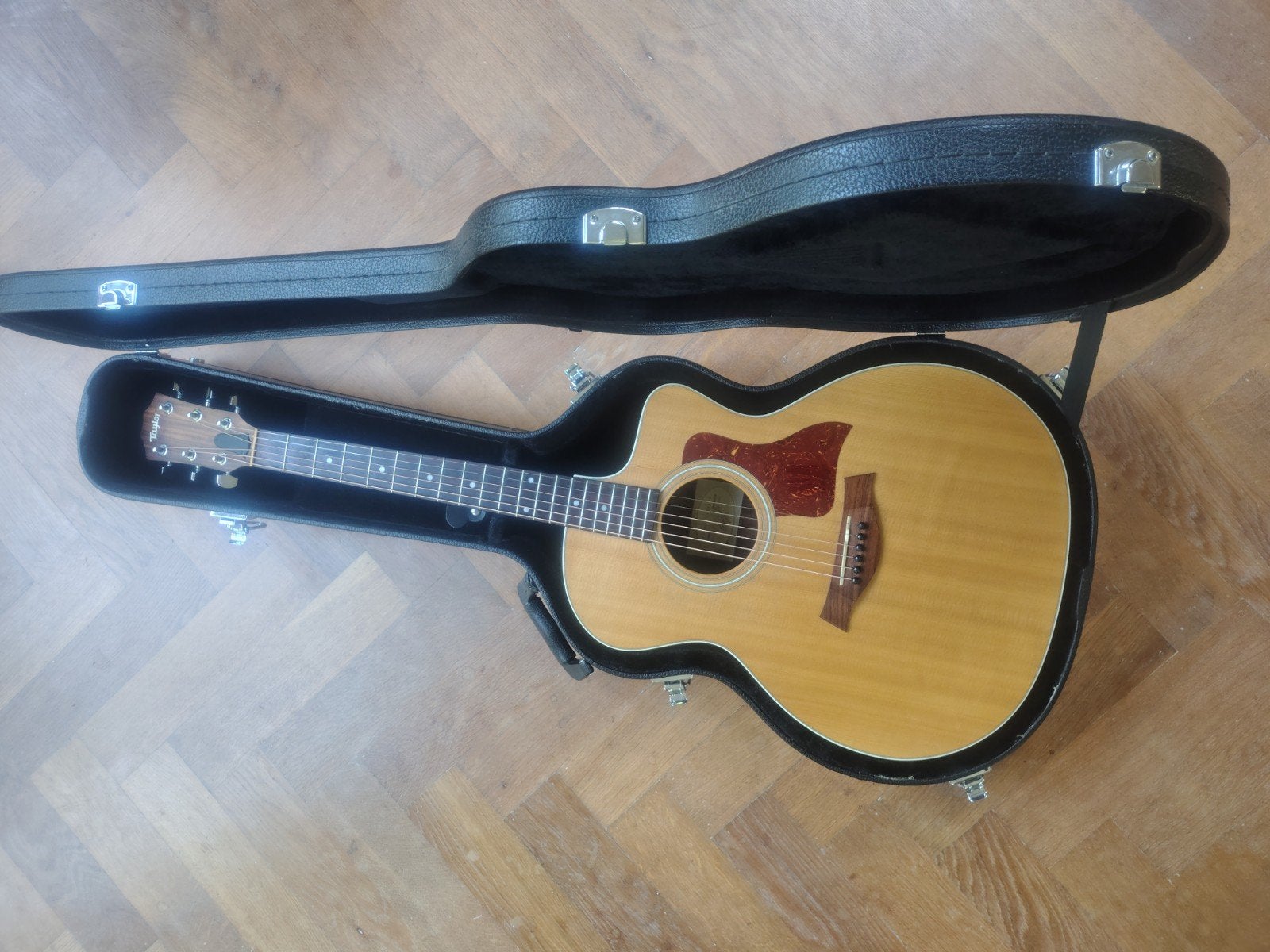 Taylor 214ce Western gitaar met koffer, Muziek en Instrumenten, Ophalen, Zo goed als nieuw, Western- of Steelstringgitaar, Met (piezo-)element