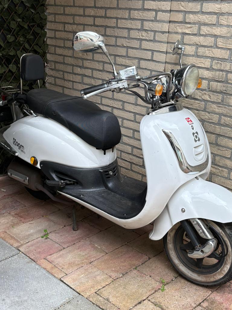 AGM retro scooter, Ophalen of Verzenden, Zo goed als nieuw, Benzine, Overige merken