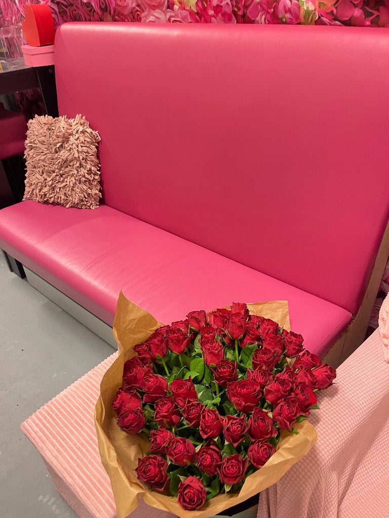 Roze bank, Huis en Inrichting, Banken | Bankstellen, Ophalen, Zo goed als nieuw, 75 tot 100 cm