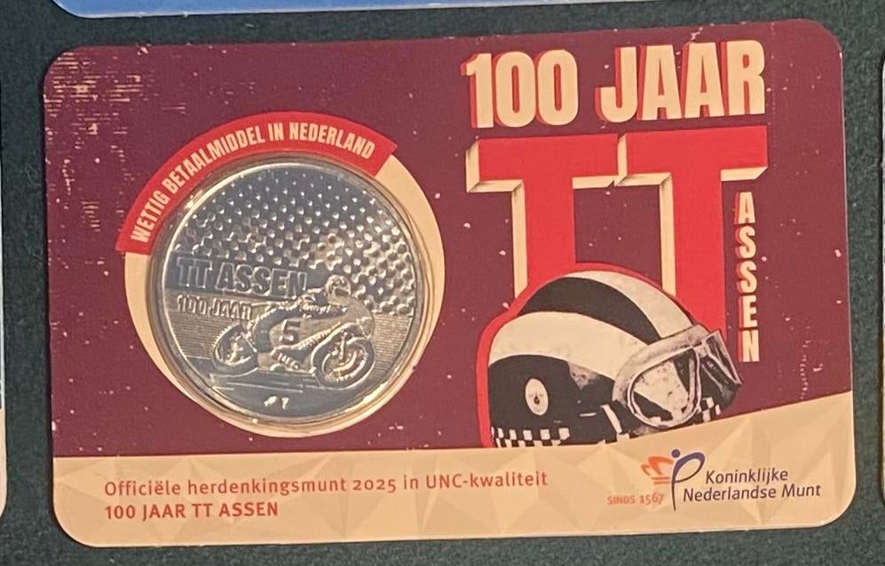 Officiële herdenkingsmunt 2025 - 100 Jaar TT Assen, Postzegels en Munten, Munten | Nederland, Losse munt, Overige waardes, Koningin Beatrix
