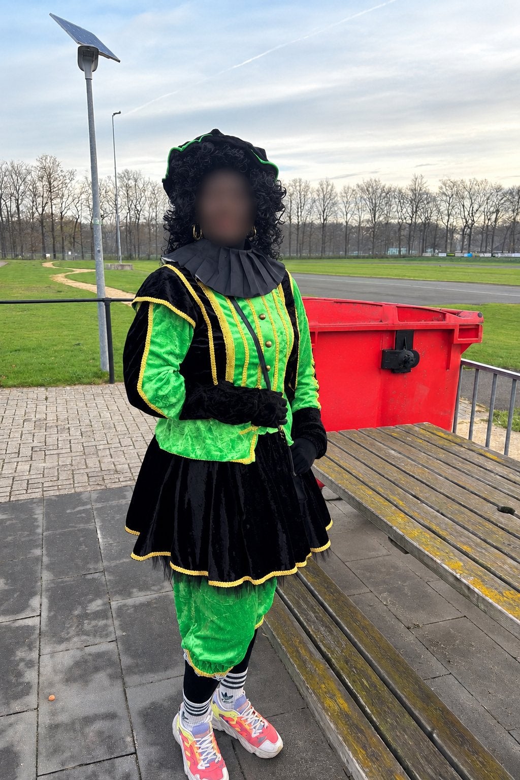 Pietenpak met rok, Diversen, Ophalen, Zo goed als nieuw