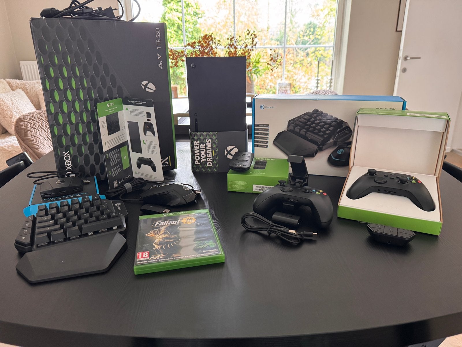 Xbox Series X 1TB met accessoires en game
