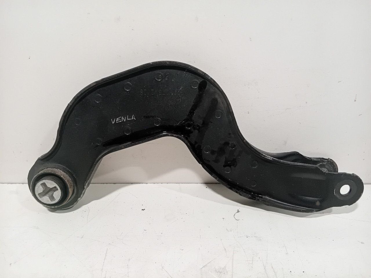 Draagarm links achter Mercedes-Benz EQ-Klasse, Onderdelen@venauto.nl, Van der Ven Autorecycling B.V., Gebruikt, Ettenseweg 76, 4706 PB Roosendaal, The Netherlands