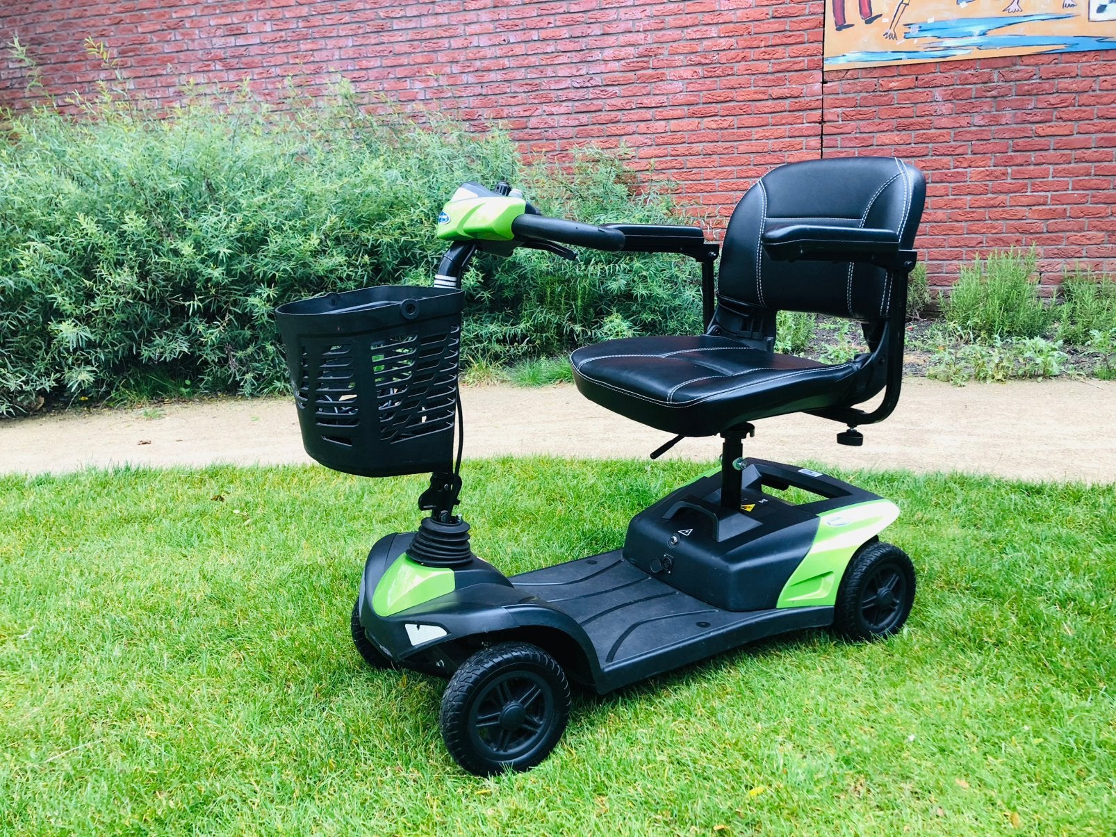 Kleine opvouwbare inklapbare reis scootmobiel 4wiel, 10 km/u of minder, Ophalen of Verzenden, 15 km of minder, Invacare