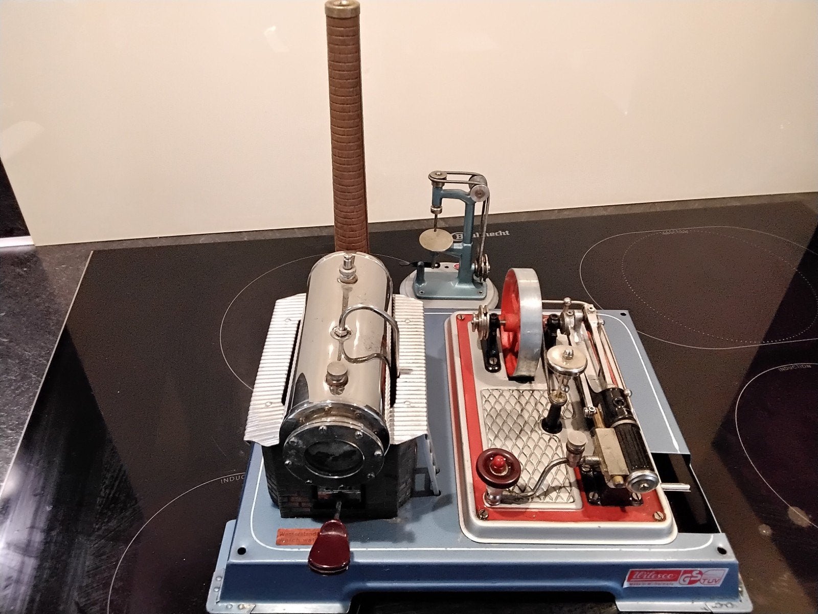 Wilesco D16 stoommachine met aandrijfmodel kolomboormachine, Hobby en Vrije tijd, Ophalen of Verzenden, Groter dan 1:32