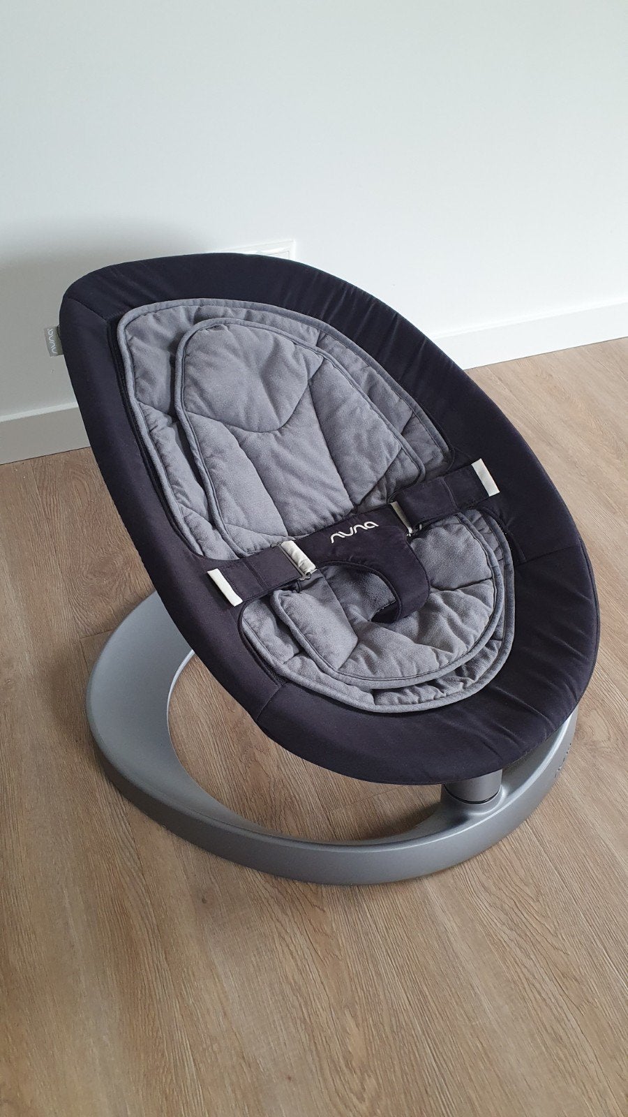 Nuna LEAF wipstoel met verkleinkussen, Ophalen, Zo goed als nieuw, Schommelstoel, Met gordel(s) of riempje(s)