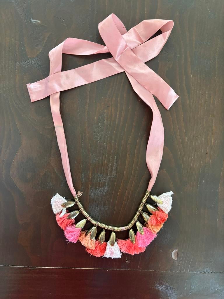 Nieuwstaat ibiza ketting kwastjes, Ophalen of Verzenden, Zo goed als nieuw, Overige kleuren, Overige materialen
