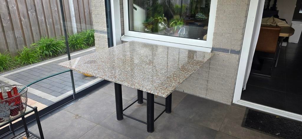Stijlvolle granieten eettafel voor binnen of buiten, Huis en Inrichting, Tafels | Eettafels, Ophalen, Overige materialen, 100 tot 150 cm