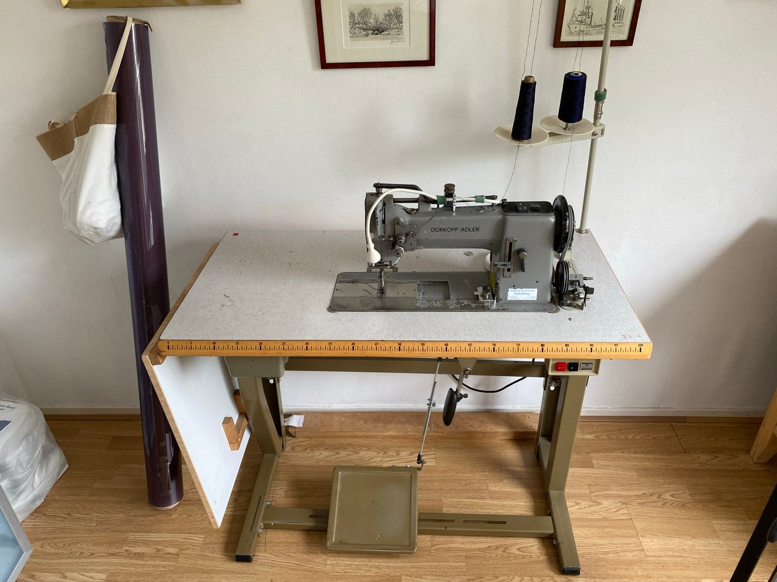 Dürkopp Adler Industriële Naaimachine met Tafel, Overige merken, Gebruikt, Ophalen of Verzenden, Naaimachine