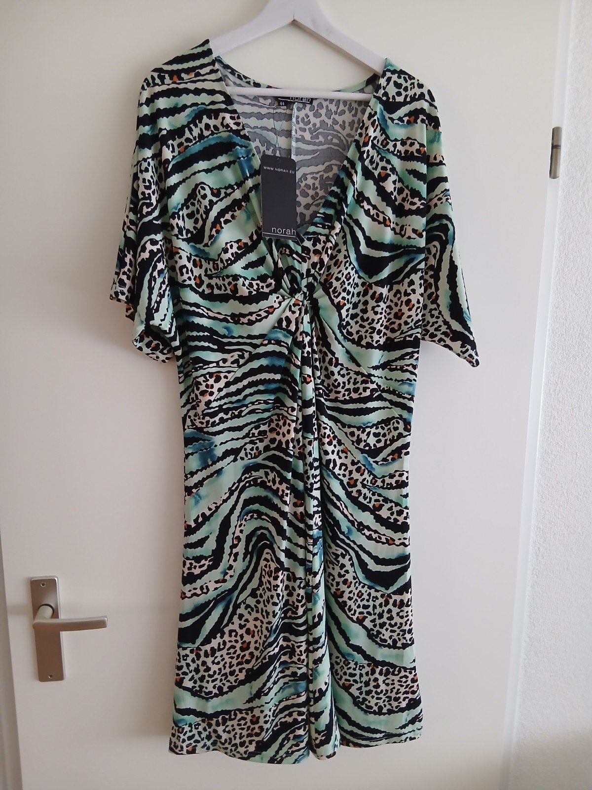 Prachtig nieuw jurkje mét prijskaartje van NORAH. Maat 44., Kleding | Dames, Jurken, Verzenden, Maat 42/44 (L), Nieuw, Knielengte