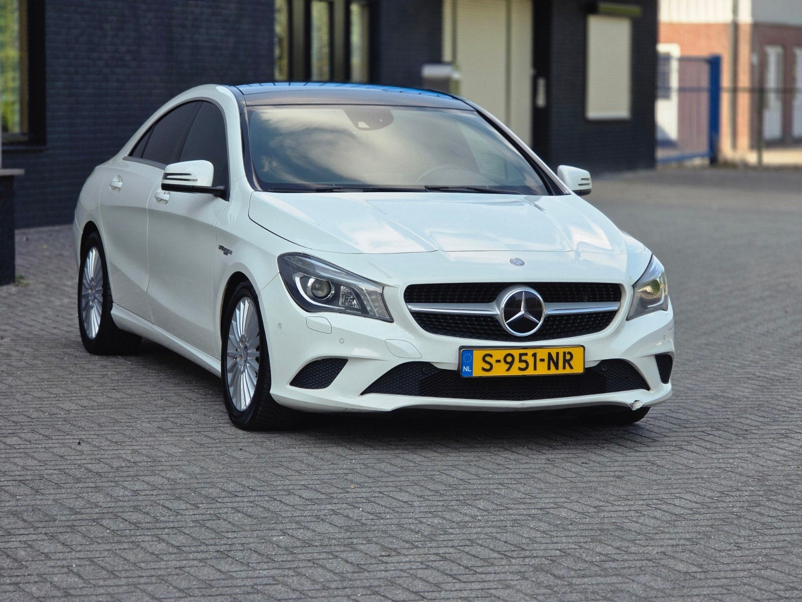 Mercedes-Benz CLA 220CDI 2.1 125KW 7G-DCT(AUT) 2013 Wit, Auto's, Mercedes-Benz, CLA, 4 cilinders, Wit, Leder