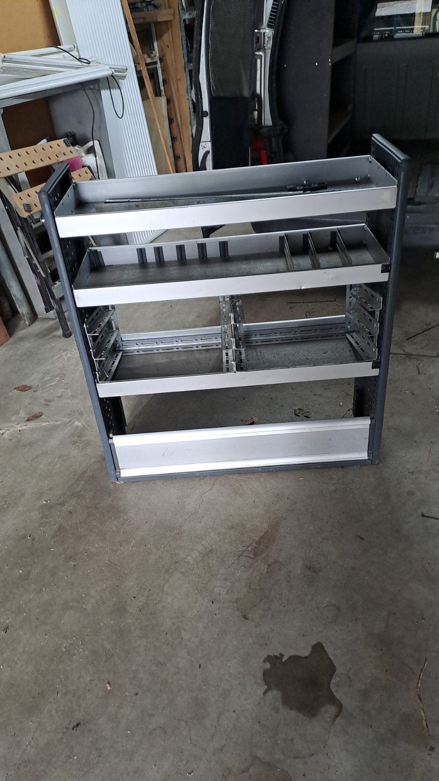Bedrijfswagen inrichting. Stelling, Ophalen
