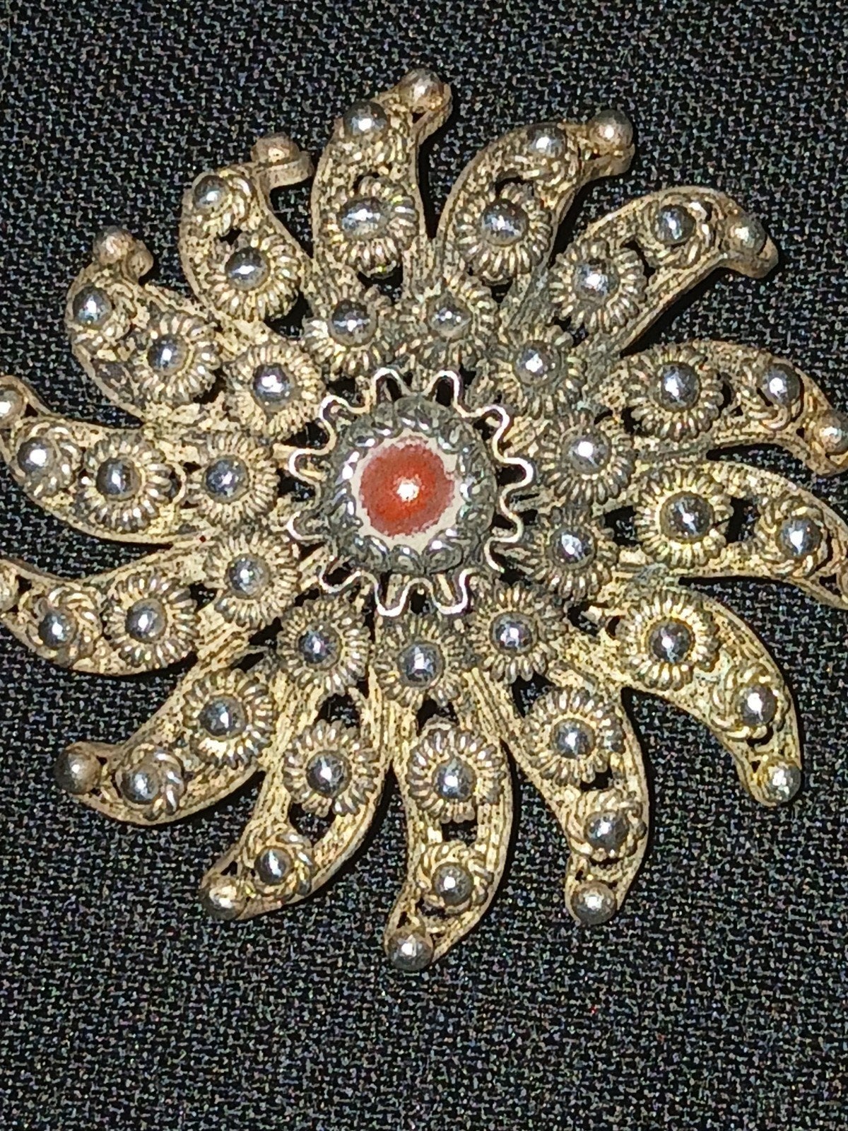 Grote zilveren broche met koraal prachtig bewerkt, Ophalen of Verzenden