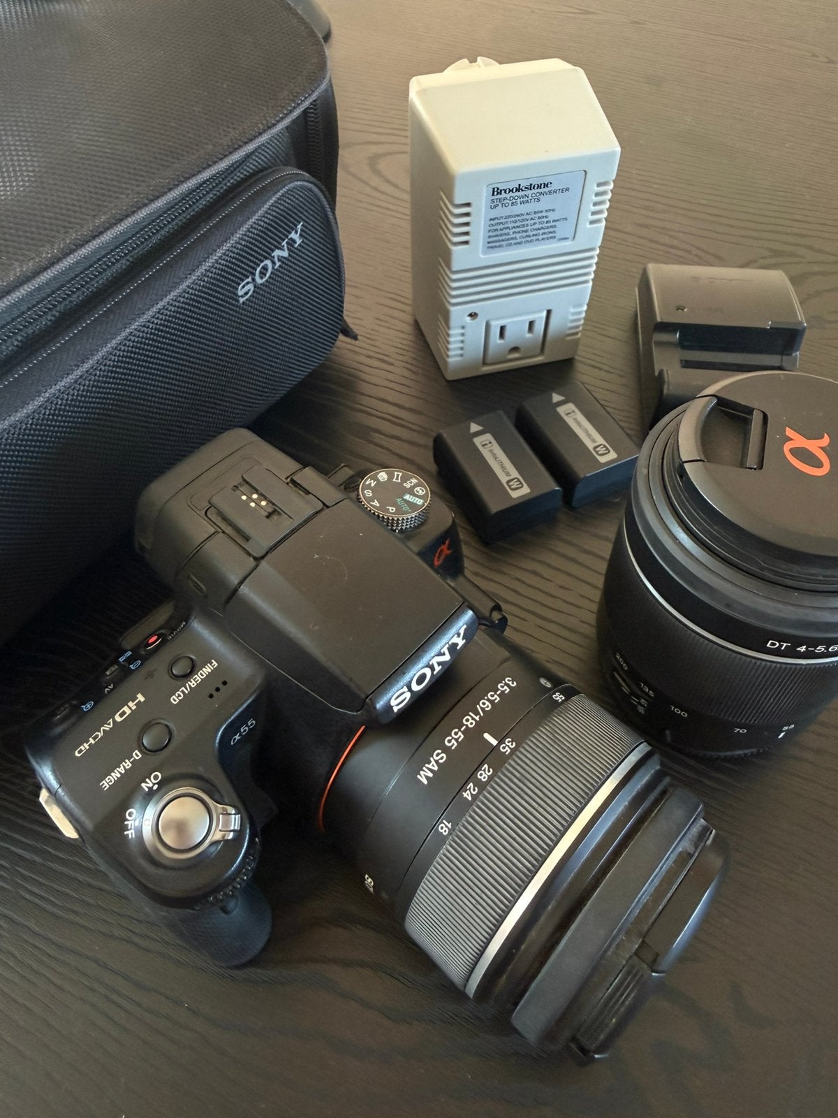 Sony A55 SLT incl. 2 lenzen, oplader(s), accu's en tas, Ophalen of Verzenden, Zo goed als nieuw, Cameratas, Sony