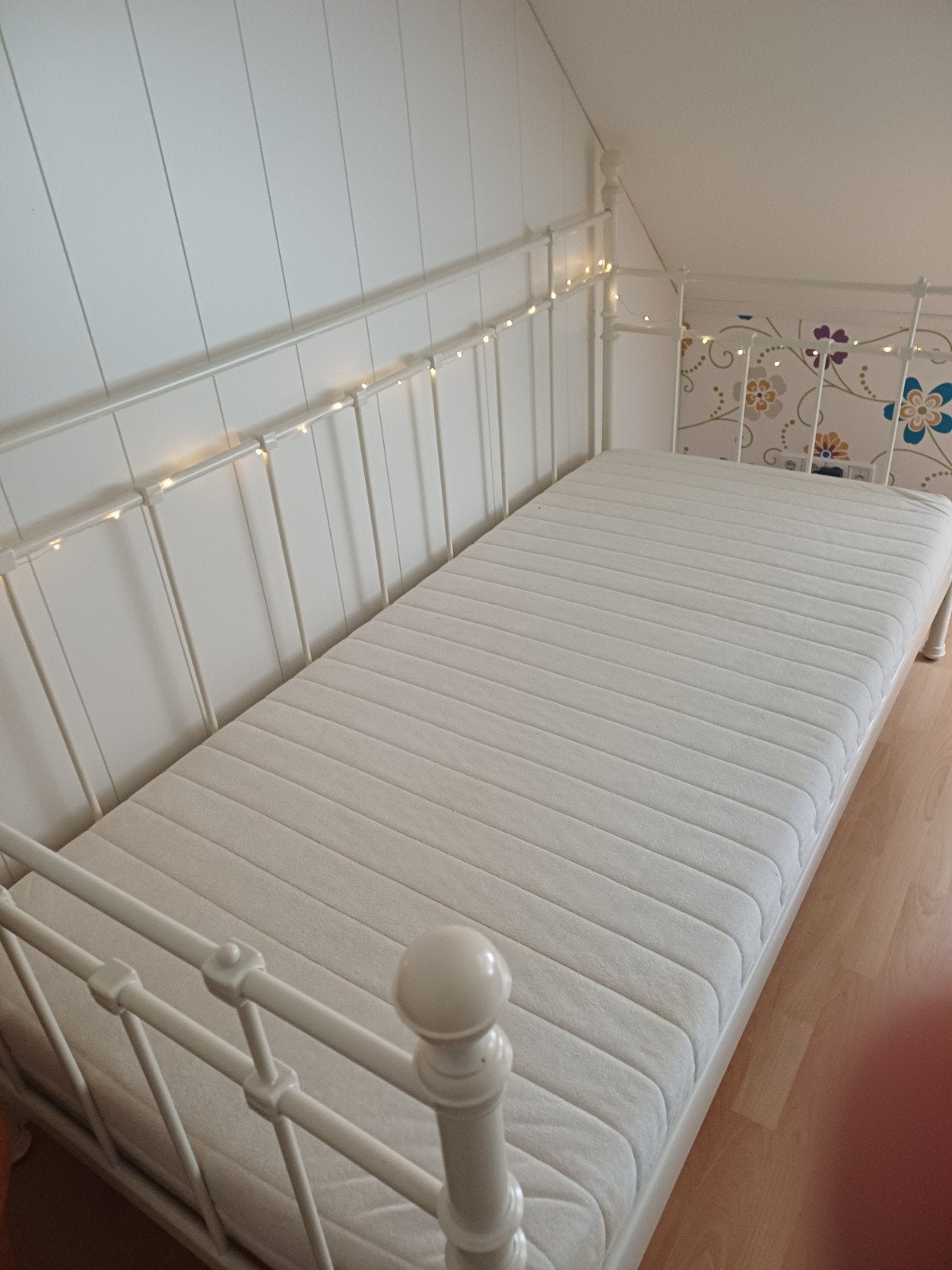 Metalen spijlen bed/bank 90x200 met matras en lattenbodem, Ophalen, Gebruikt, 90 cm, Eenpersoons
