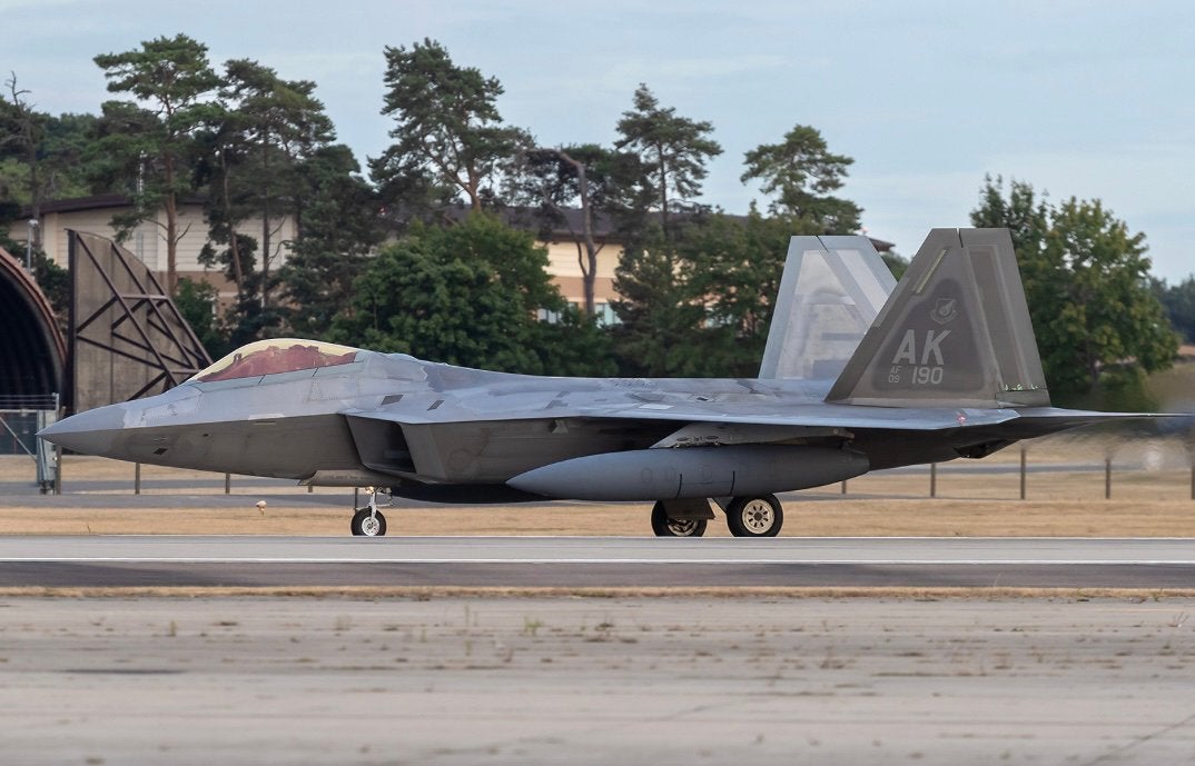 Hobby Master HA2826 | Lockheed F-22A Raptor, Ophalen, Schaalmodel, Nieuw, Pilot Station