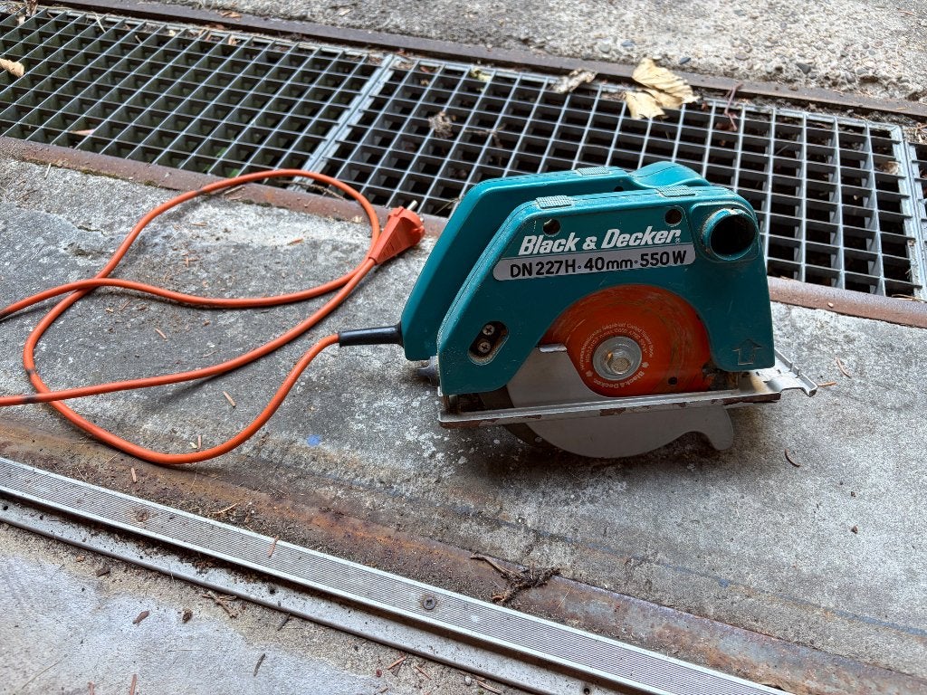 Cirkelzaag, Doe-het-zelf en Verbouw, Gereedschap | Zaagmachines, Ophalen, Gebruikt, Cirkelzaag, Black & Decker