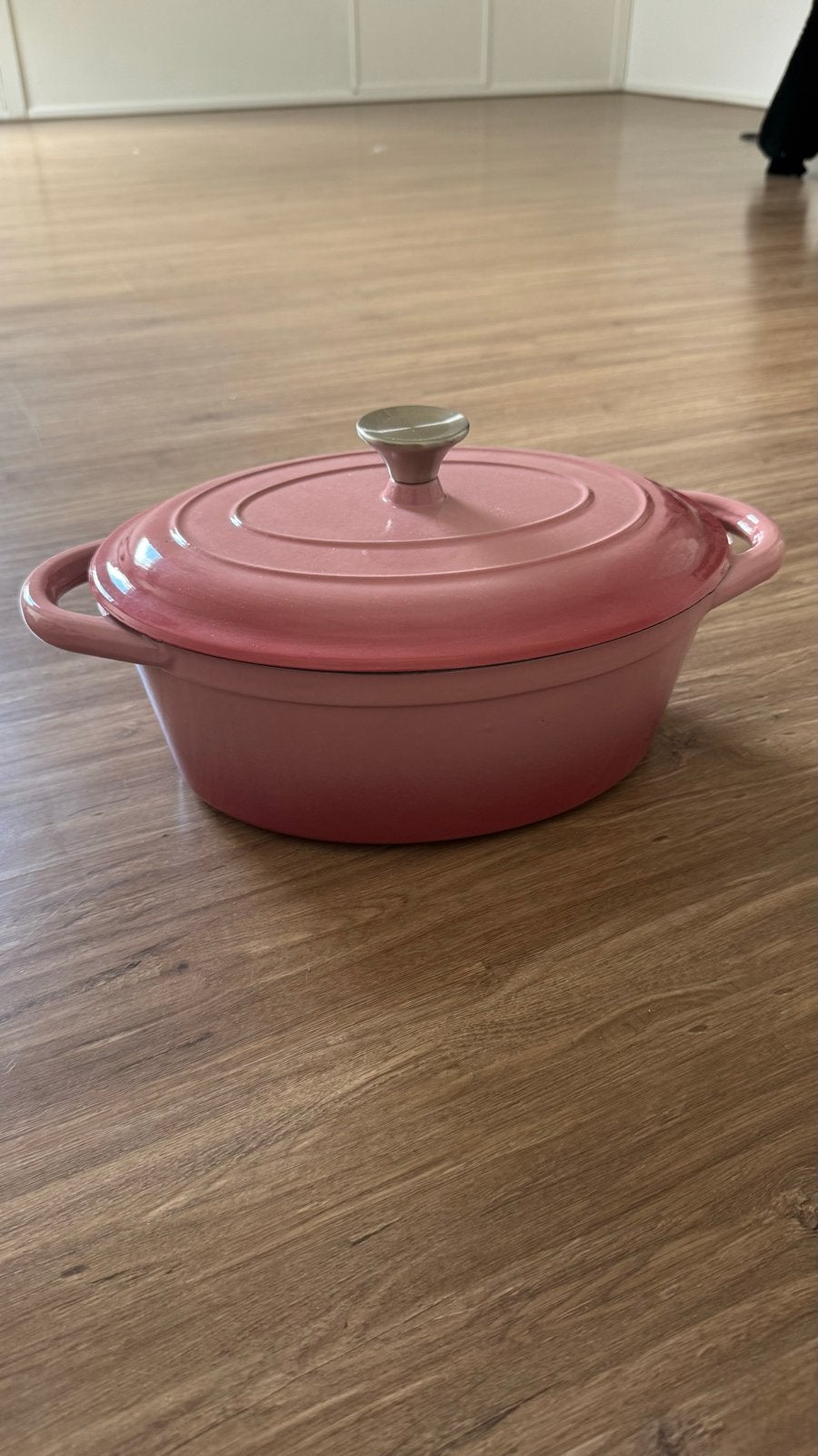Ernesto Gietijzeren Braadpan Roze 4L, Huis en Inrichting, Keuken | Potten en Pannen, Ophalen, Met deksel, Nieuw, Overige merken