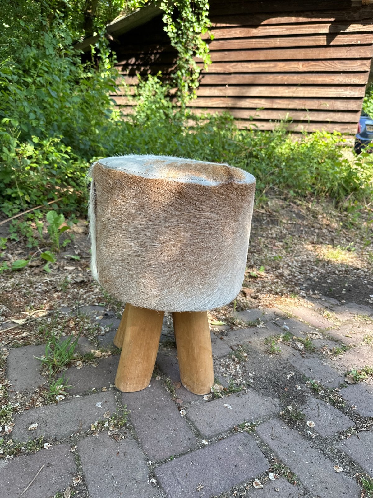 Decoratieve kruk met vacht en houten poten, Ophalen of Verzenden, Zo goed als nieuw, Hout