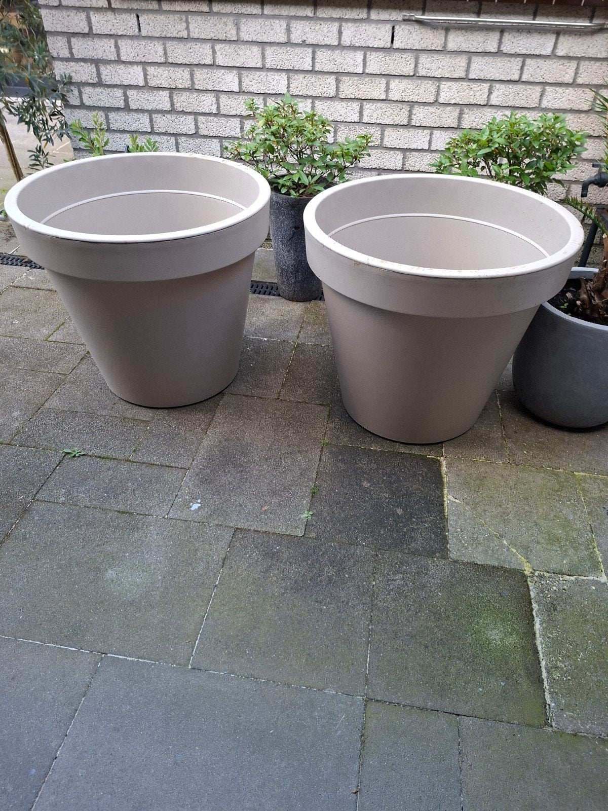Grote Bloempot Taupe - 80 cm doorsnede, Tuin en Terras, Ophalen, Kunststof, Gebruikt, 40 cm of meer