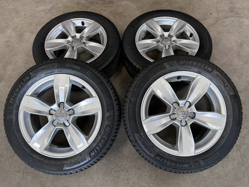 15 inch originele velgen + zomerbanden Audi A1 8XA601025, 15 inch, -, -, Banden en Velgen
