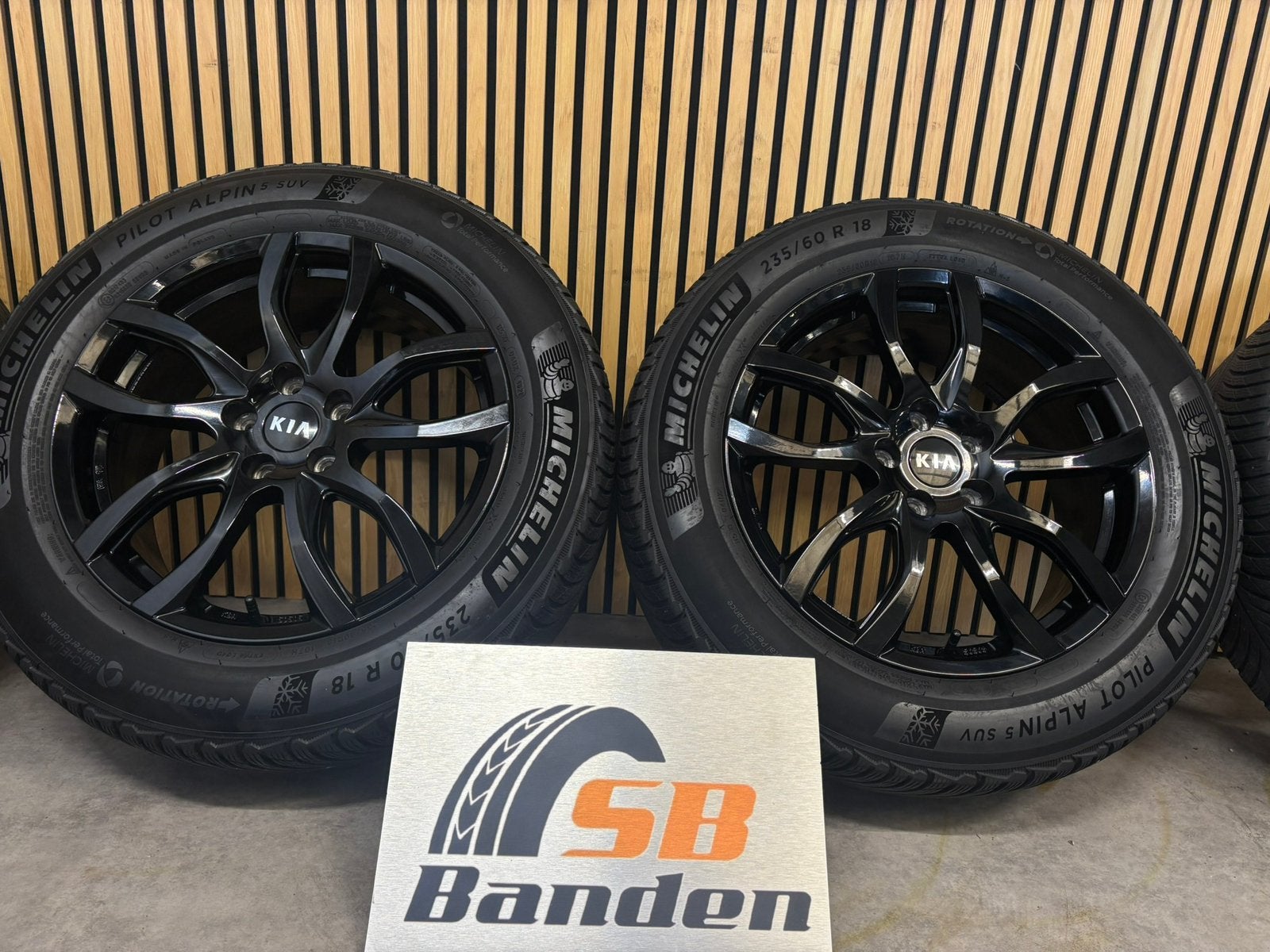 Kia Sorento (vanaf 2020) 18 inch velgen + Winterbanden, Auto-onderdelen, 18 inch, Gebruikt, Banden en Velgen, 235 mm
