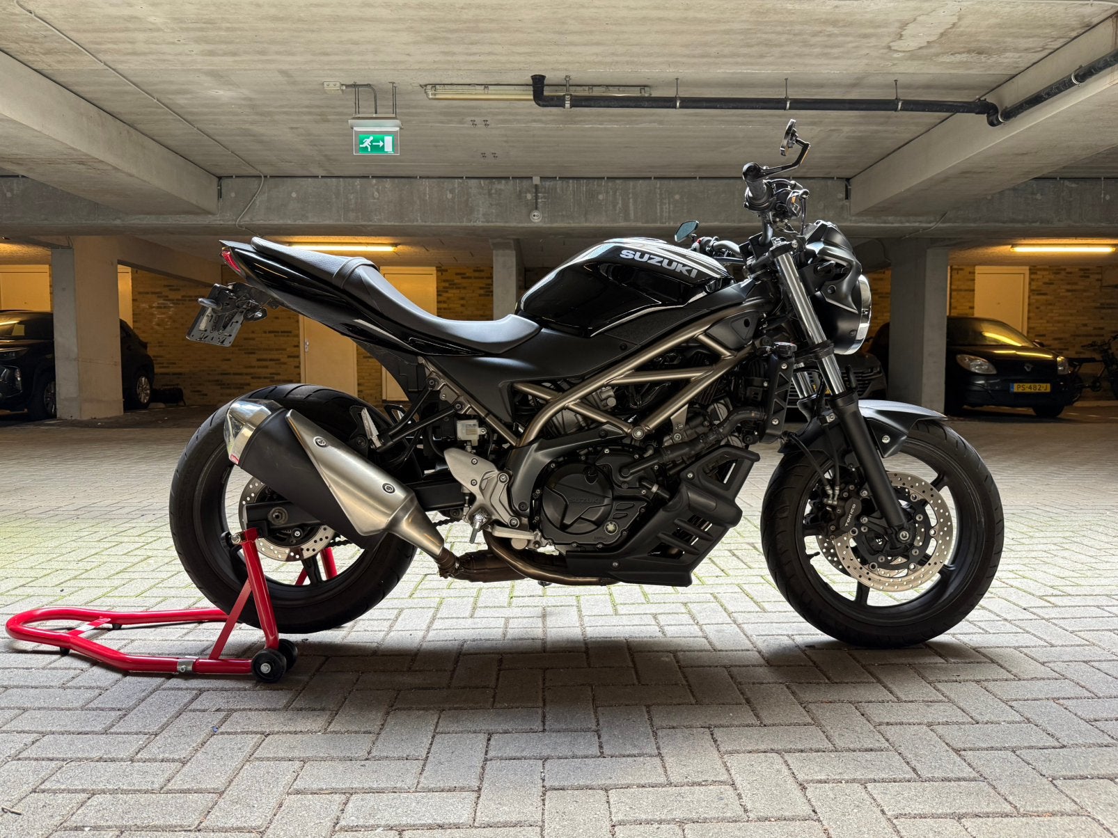 Suzuki SV650 2022 | Zwart | 15.826 km | Top staat, 2 cilinders, Motorrijbewijs A, Gebruikt, Particulier