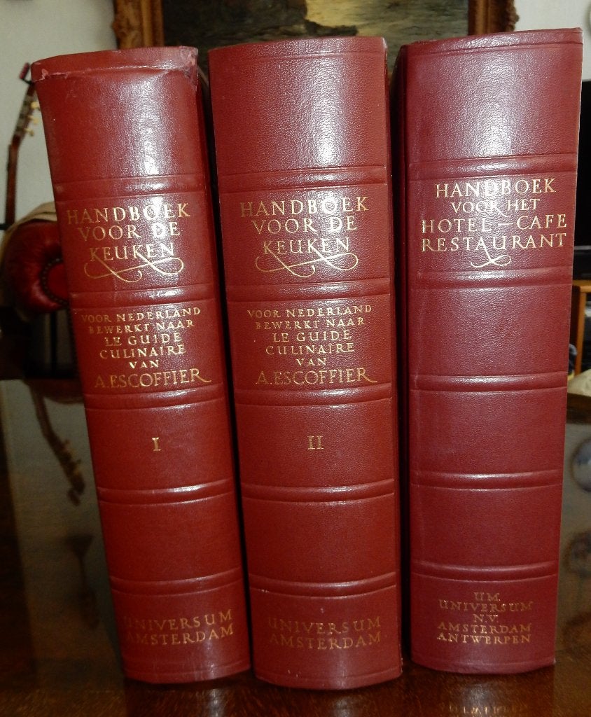 Zeldzame 3-delige Escoffier set (1952-1954) Luxe rode editie, Auguste Escoffier,, Frankrijk, Ophalen, Gelezen